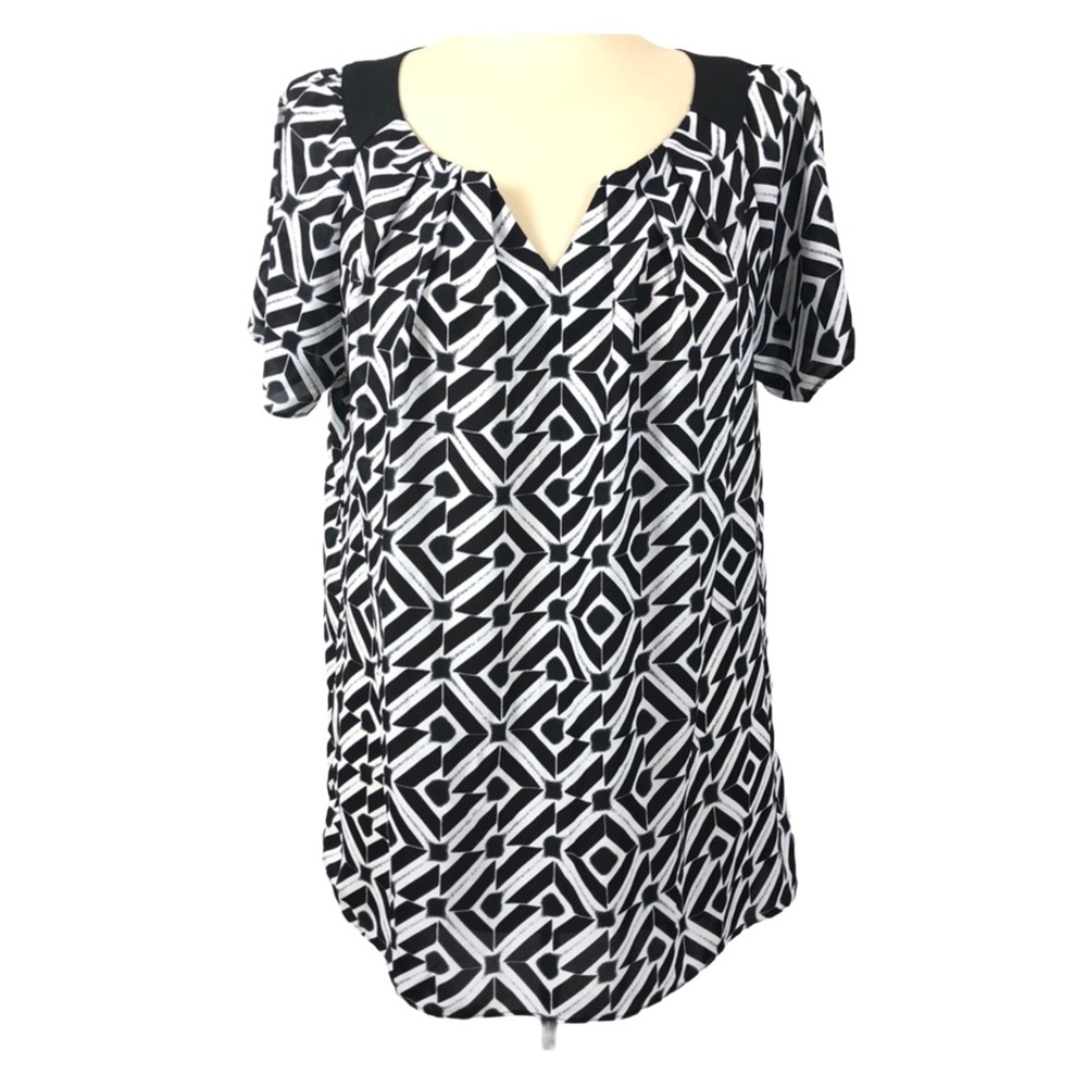 Multi-color Top Short Sleeve Scoop V-neck Lightweight Black white Geometric  XL